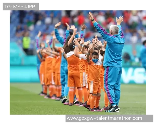 意大利女足球明星展现多才多艺才华挑战音乐舞台引发热议