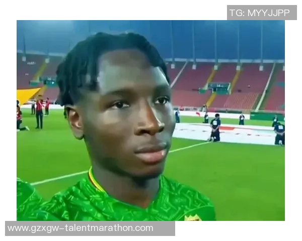 爆笑漫画足球明星视频大集合让你捧腹大笑的精彩瞬间回顾