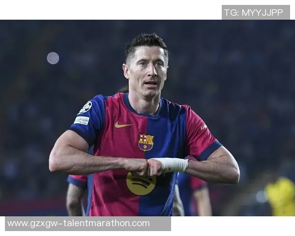 足球巨星莱万的魅力与成就素描展现其辉煌职业生涯的精彩瞬间