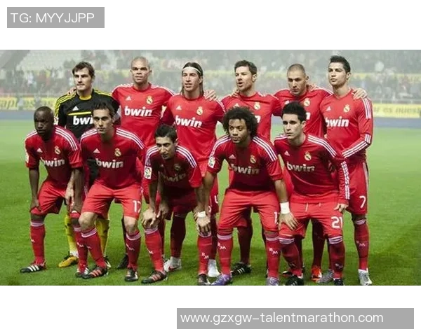 足球明星风采大赏最帅剪辑带你领略球场魅力与时尚风范